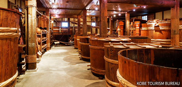 神户市旱西宫市之间的沿海地区ーー滩五郷是全日本知名的日本酒生产地。